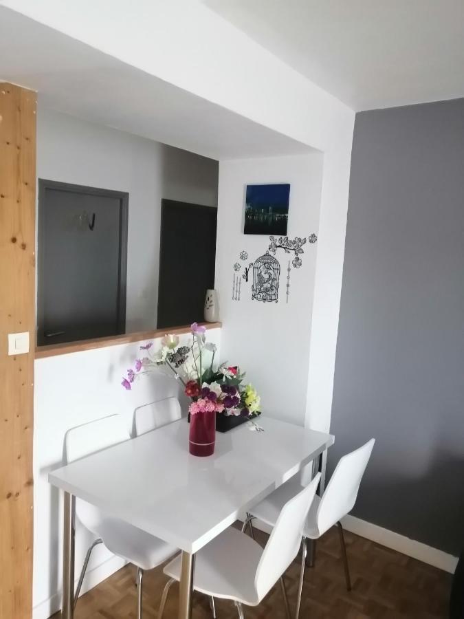 Chambre Dans Appartement A Niort Eksteriør bilde